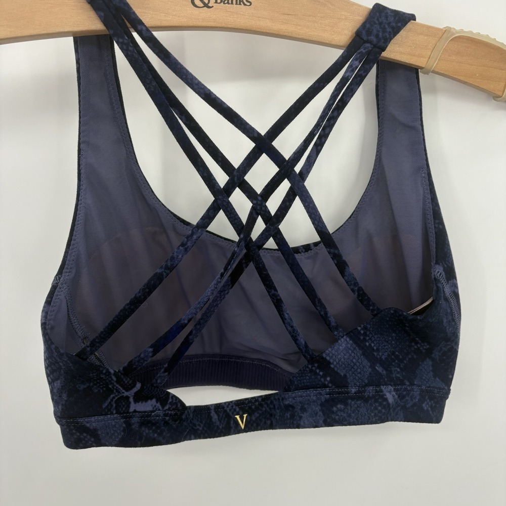 VICTORIA'S SECRET Flow On Point Strappy Back Sport Bra Size Small #10X‎ - Picture 2 of 3